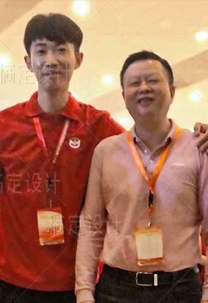 2017年与泰康人寿总裁陈康平合影留念
